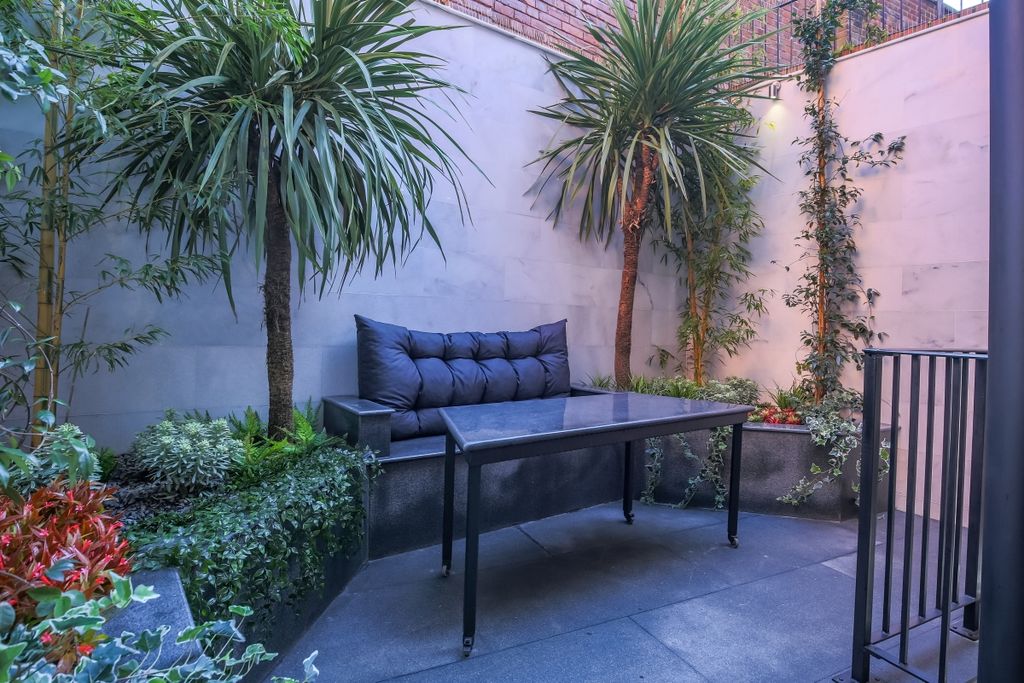 Property photo 2 of 17 Outside Space