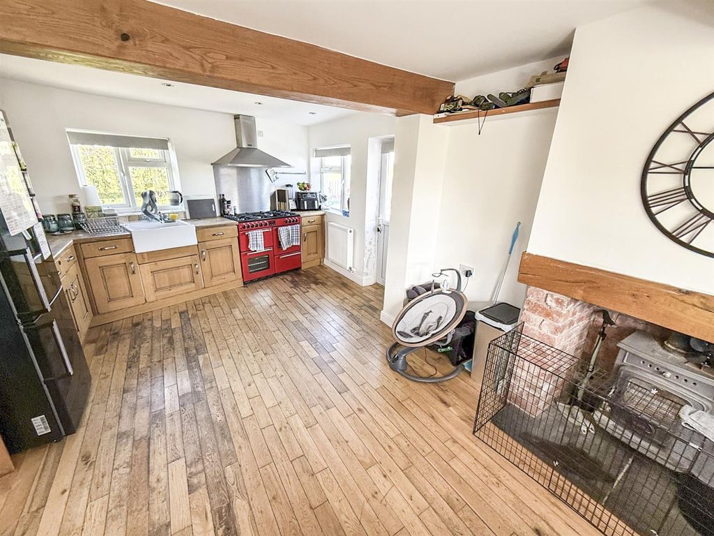 Property photo 3 of 16 Kitchen/Dining Room