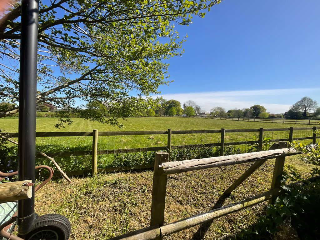 Property photo 3 of 17 Img_1303