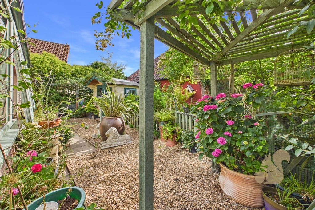 Property photo 3 of 24 Garden