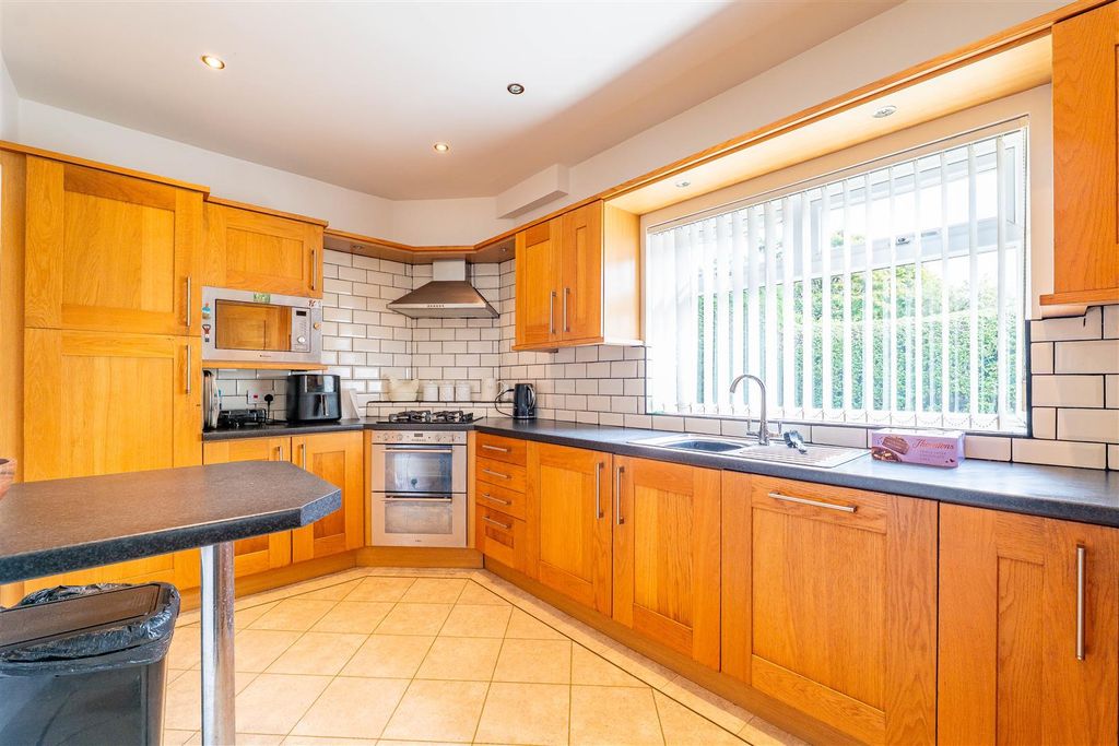 Property photo 3 of 22 Kitchen