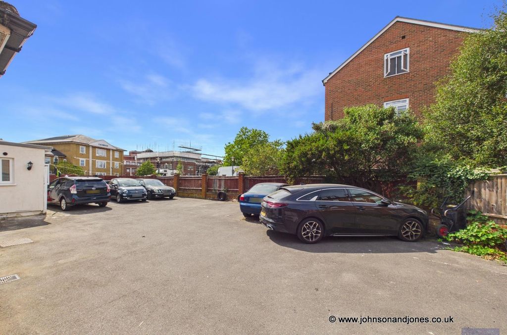 Property photo 2 of 10 14 Carpark.Jpg
