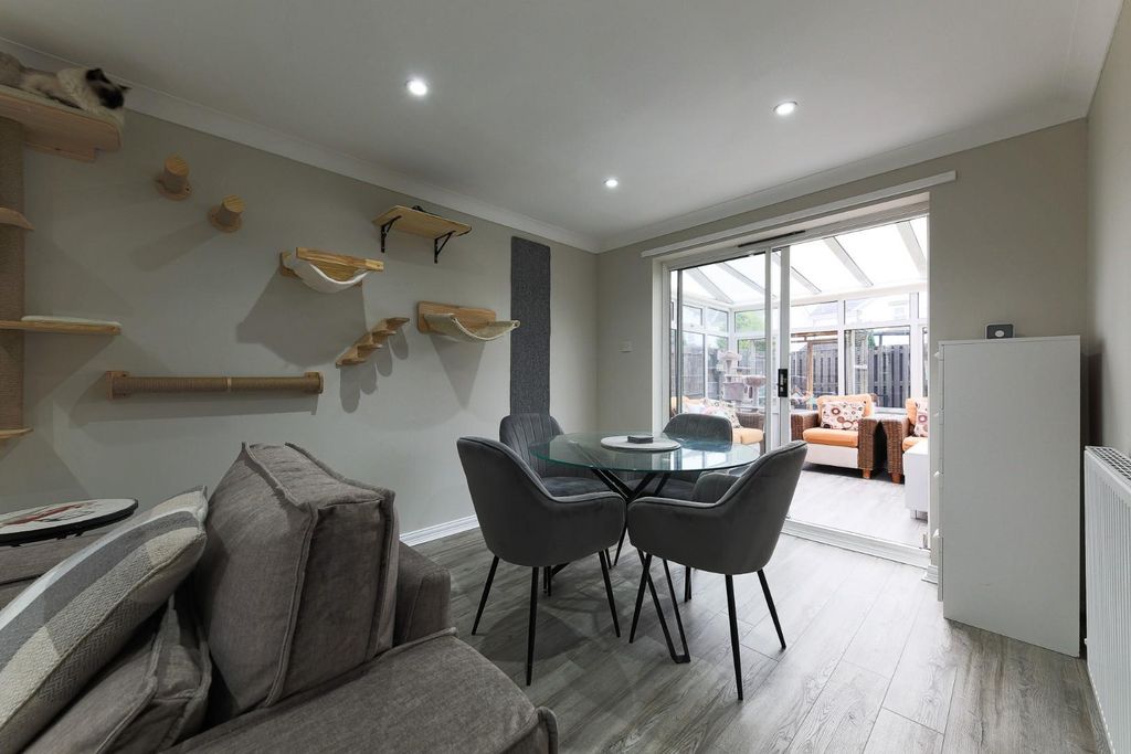 Property photo 3 of 17 Dining Area.Jpg