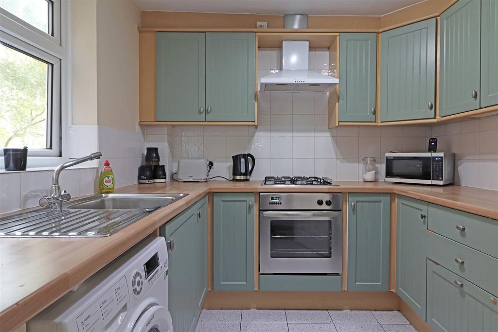 Property photo 2 of 10 3