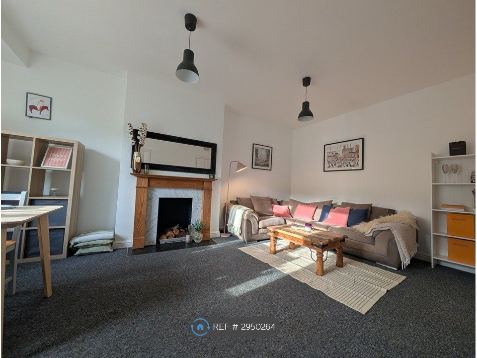 Property photo 1 of 19 Living Room