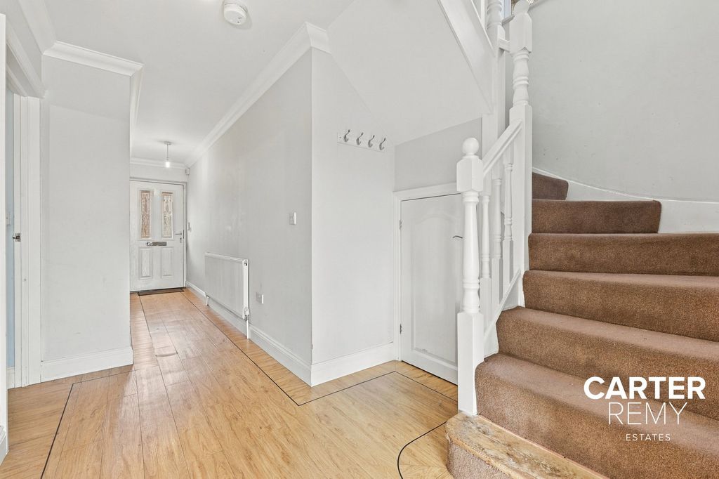 Property photo 2 of 33