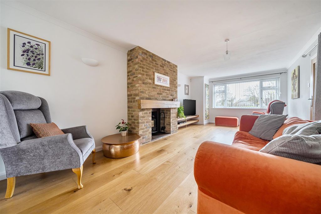 Property photo 3 of 22 1423715- (10).Jpg