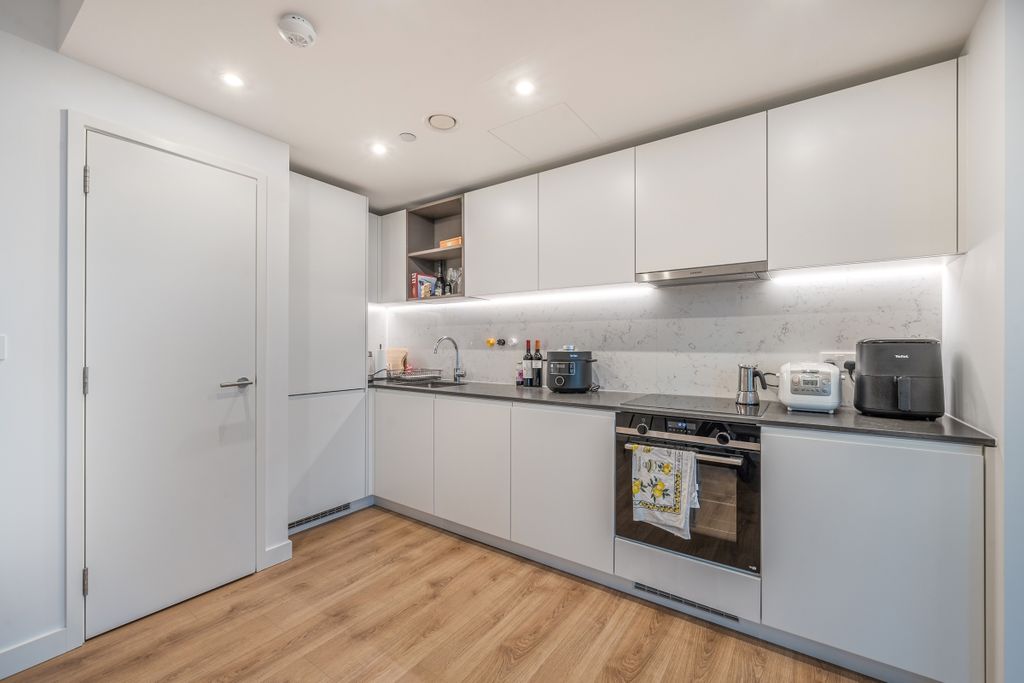 Property photo 2 of 22 1376547-10-691136...