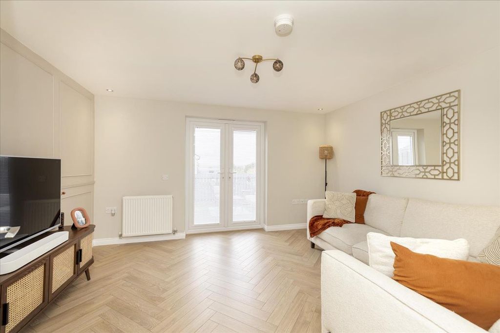 Property photo 2 of 30