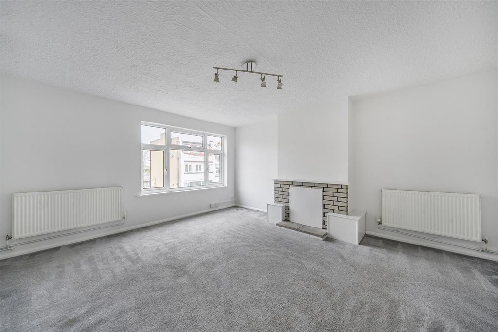 Property photo 2 of 13 1439234-17-69E213Ad5A00E.Jpg