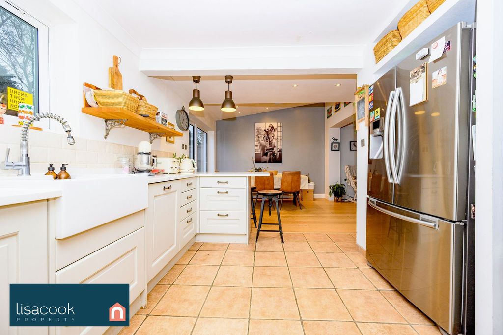 Property photo 3 of 23 Kitchen