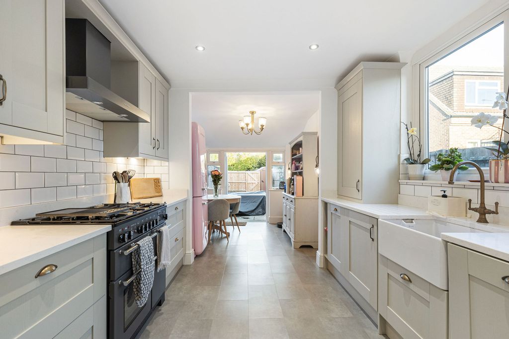 Property photo 2 of 16 R6M23869-Hdr