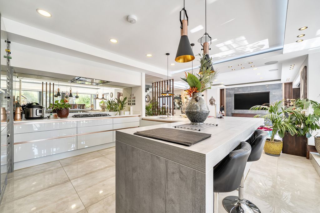 Property photo 3 of 20 1468149-21-6A37c3...