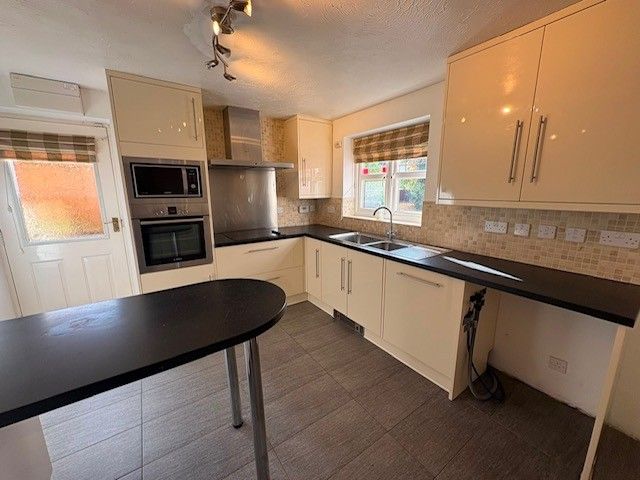 Property photo 2 of 14 Kitchen