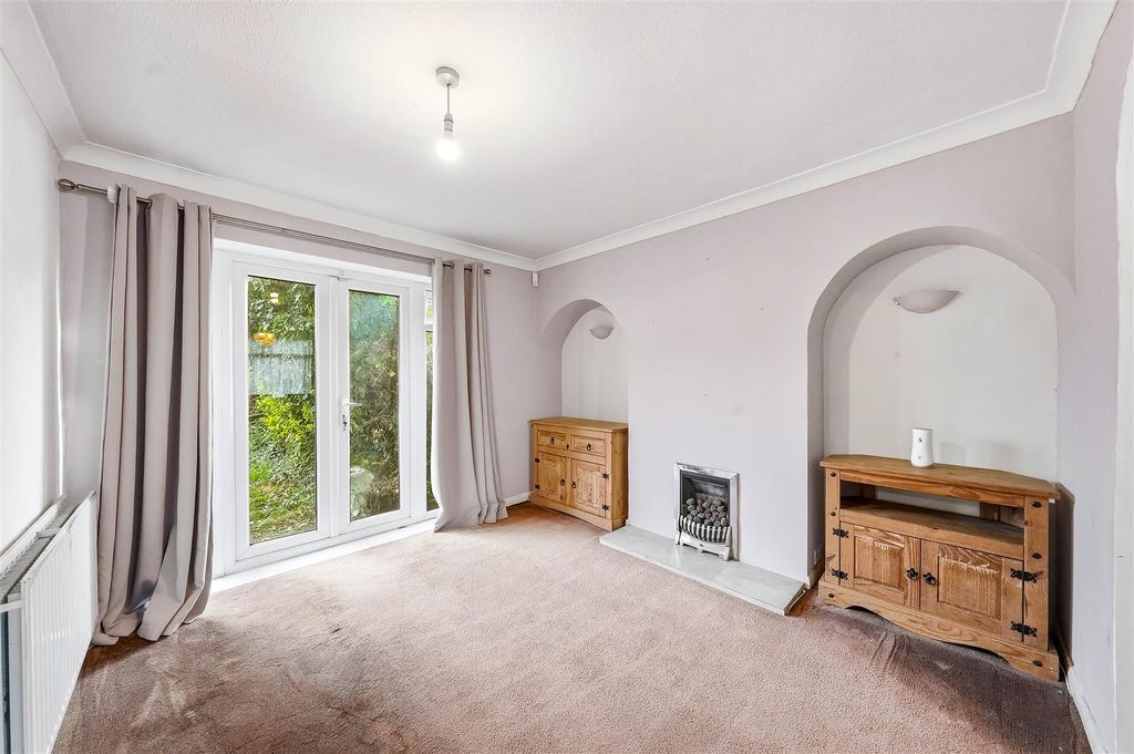 Property photo 2 of 21 Lounge