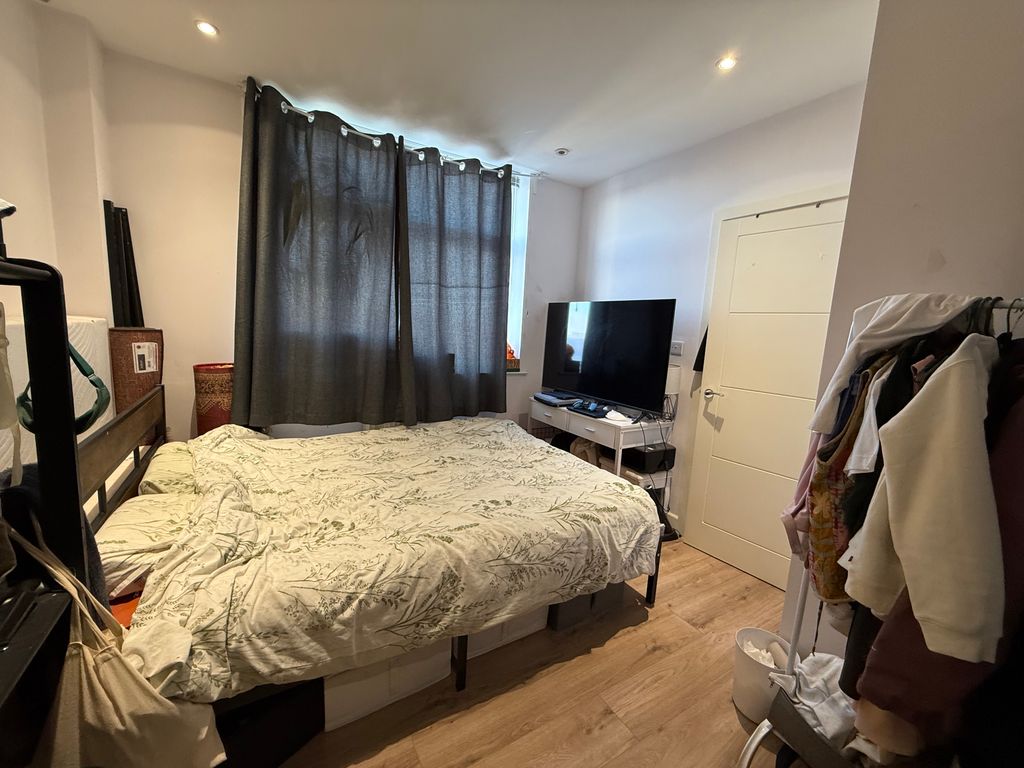 Property photo 3 of 5 Bedroom