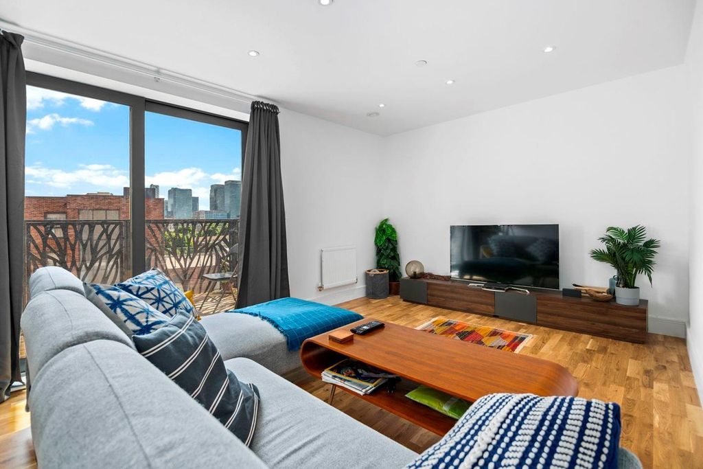 Property photo 2 of 8