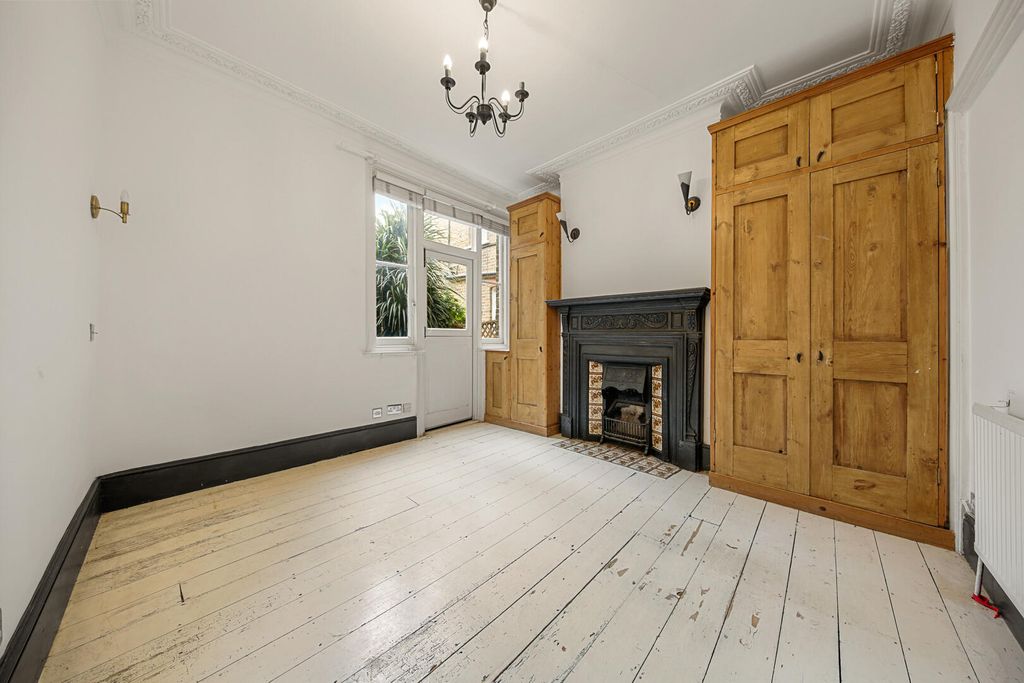 Property photo 3 of 20 Living Room