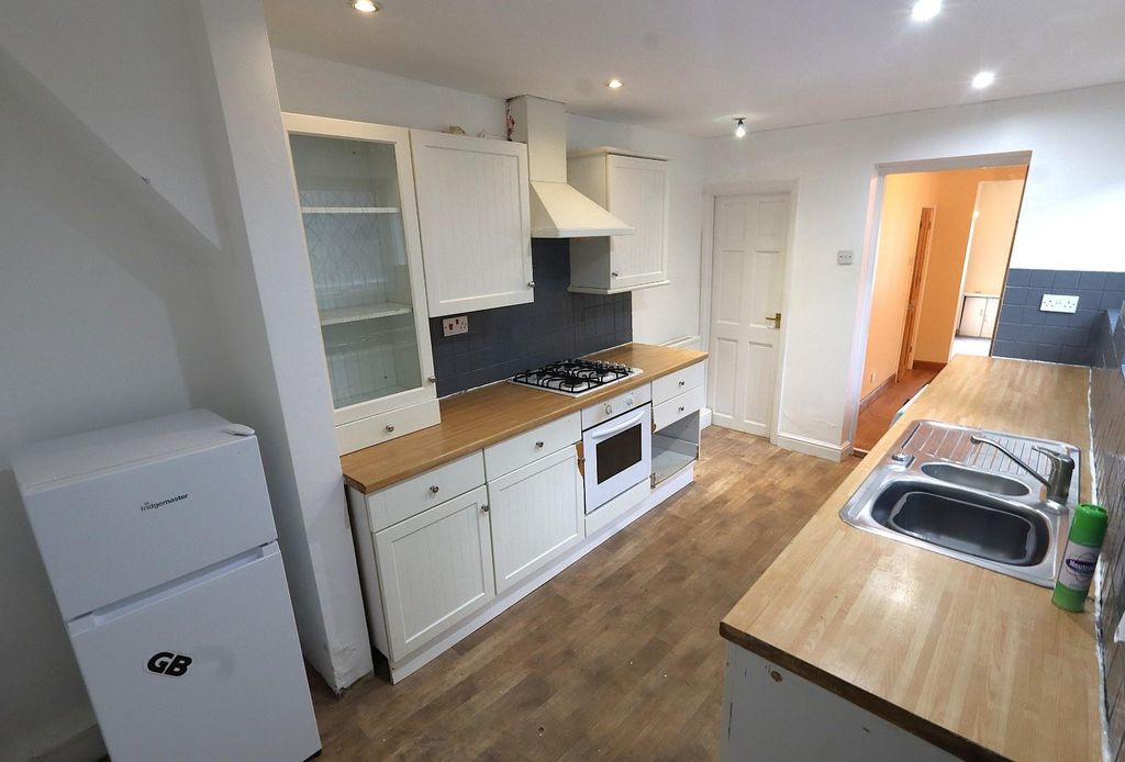 Property photo 3 of 13 Kitchen