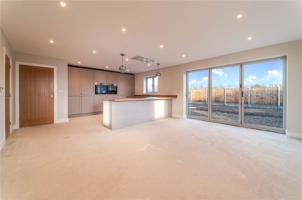 Property photo 2 of 15 Kitchen/Dining Room