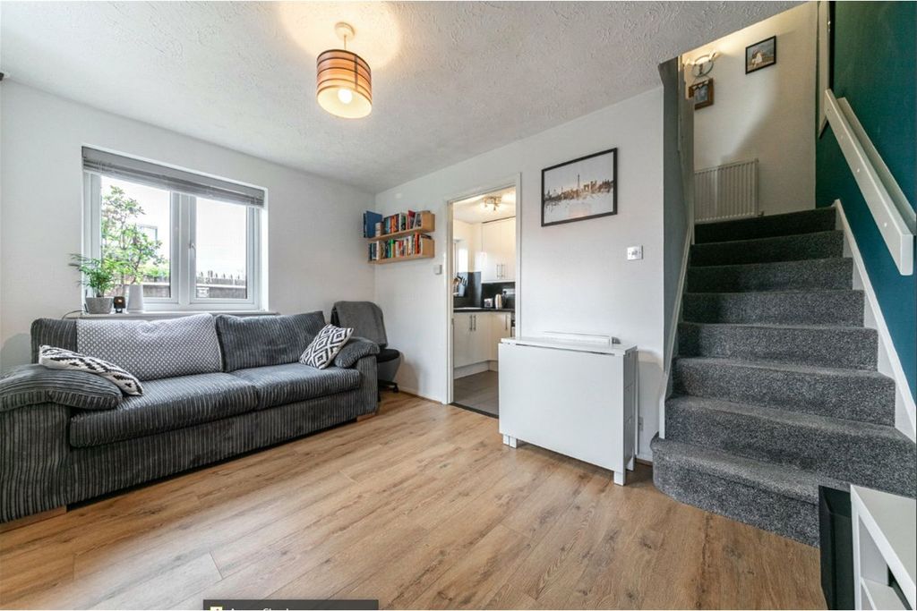 Property photo 3 of 12 Lounge