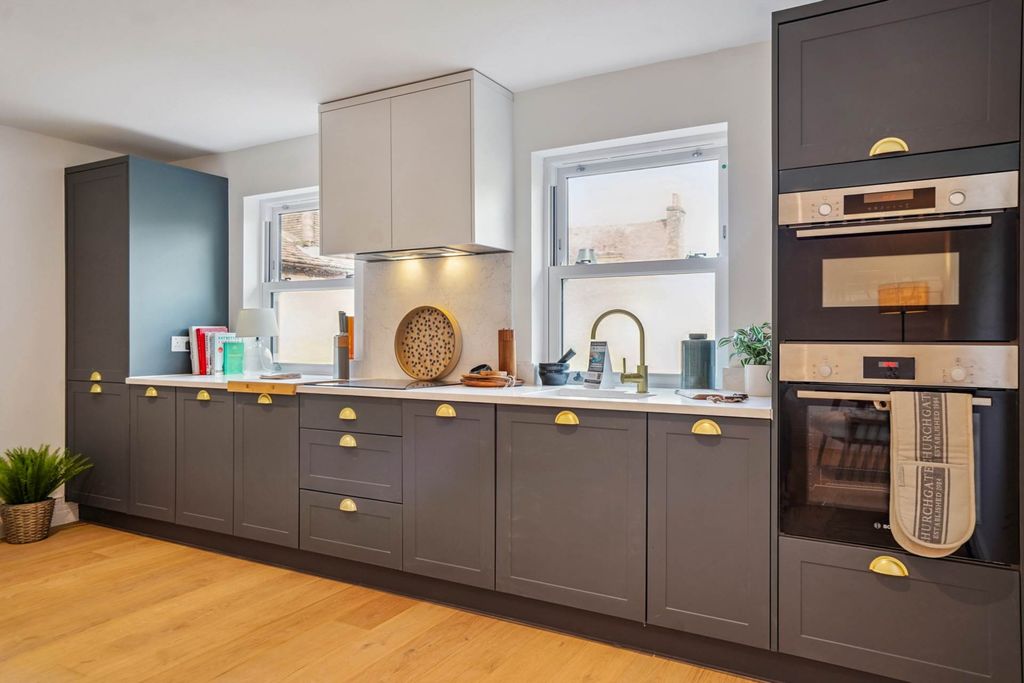 Property photo 2 of 25