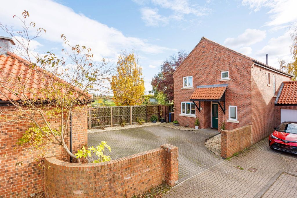 Property photo 1 of 21