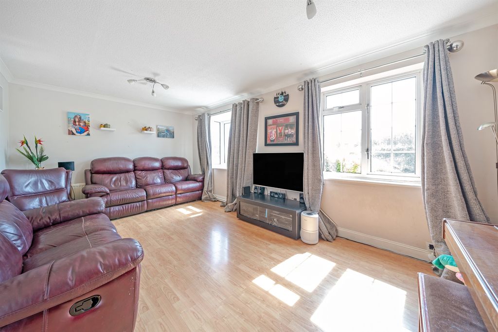 Property photo 3 of 14