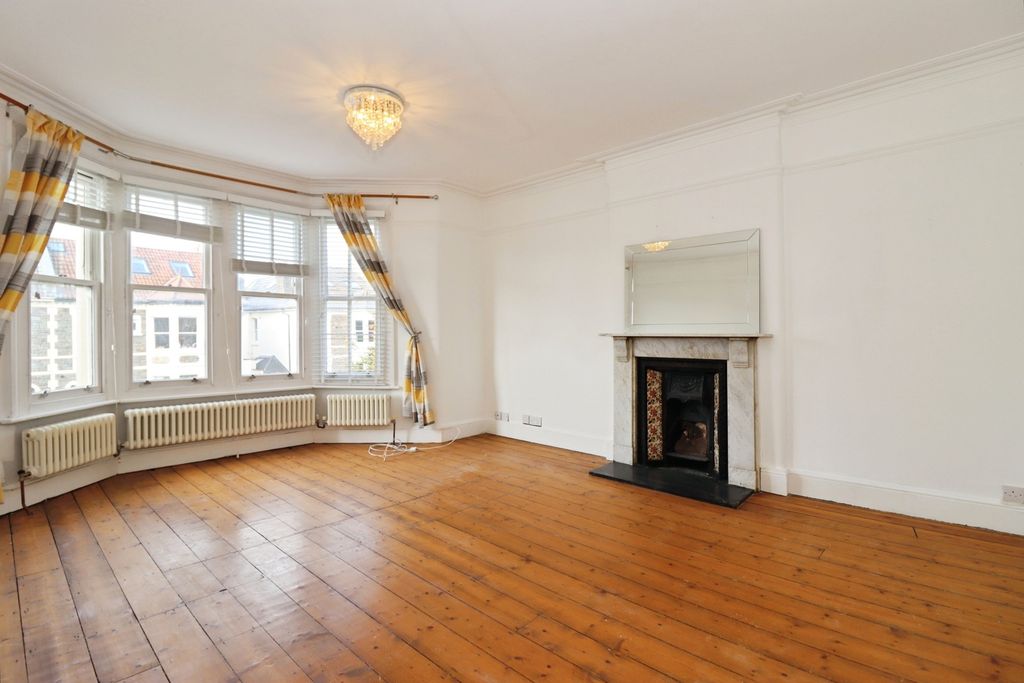 Property photo 2 of 22 Lounge