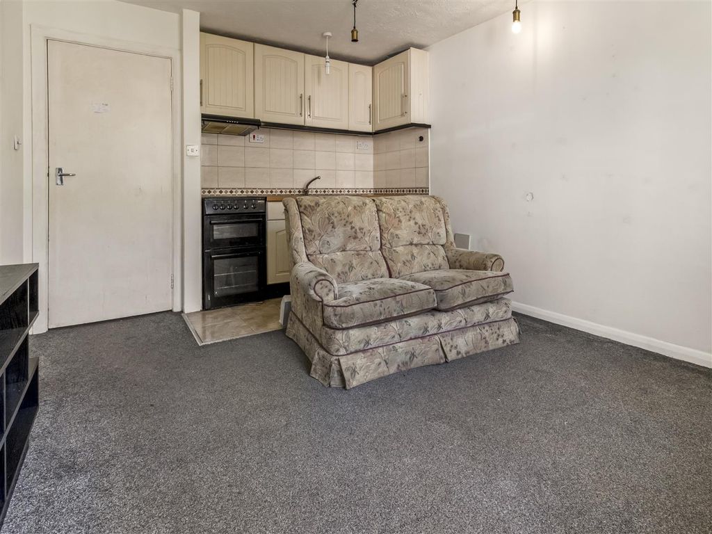 Property photo 3 of 9 2 5 Milton Street-001.Jpg