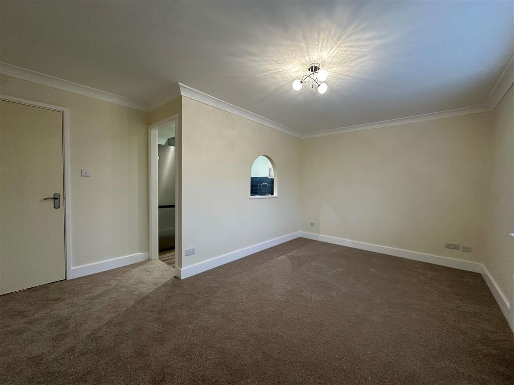 Property photo 3 of 5 Coopers Estate Agents