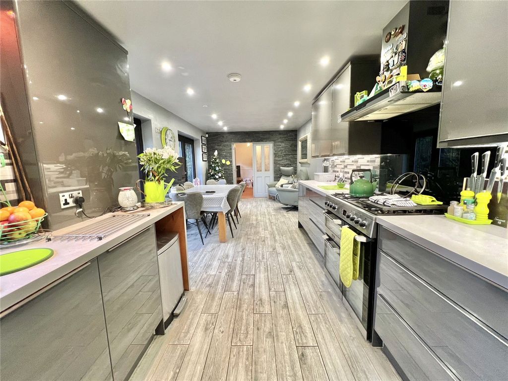 Property photo 2 of 24 Picture No. 08