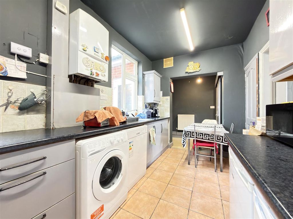 Property photo 3 of 13 Kitchen