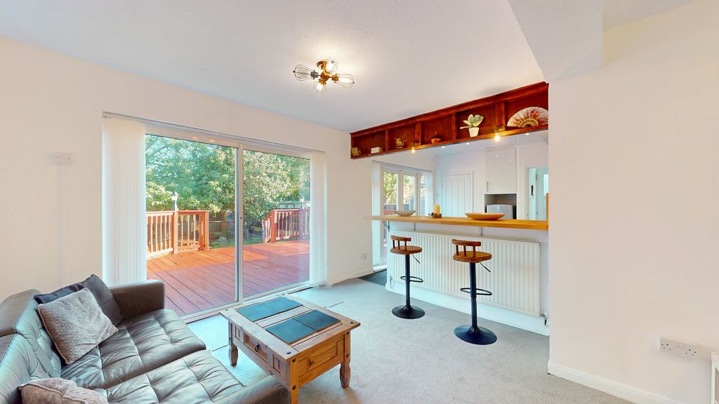 Property photo 2 of 19 4577852