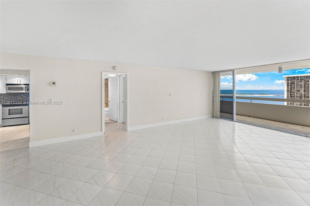 Property photo 2 of 43 <Alttext/>