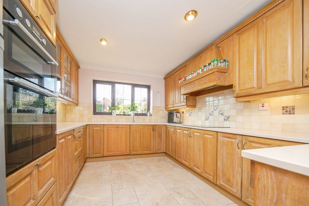 Additional image 6 of 4 bed detached house for saleLeas Road, Clacton-On-Sea CO15