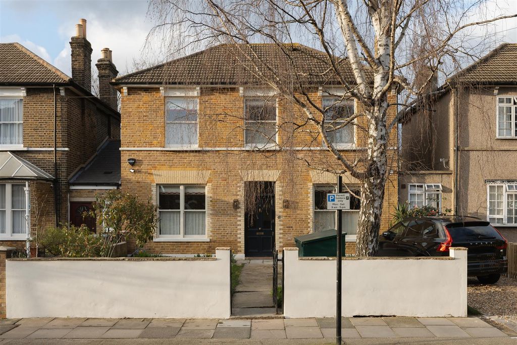 Property photo 2 of 35 Osborne Road, E7