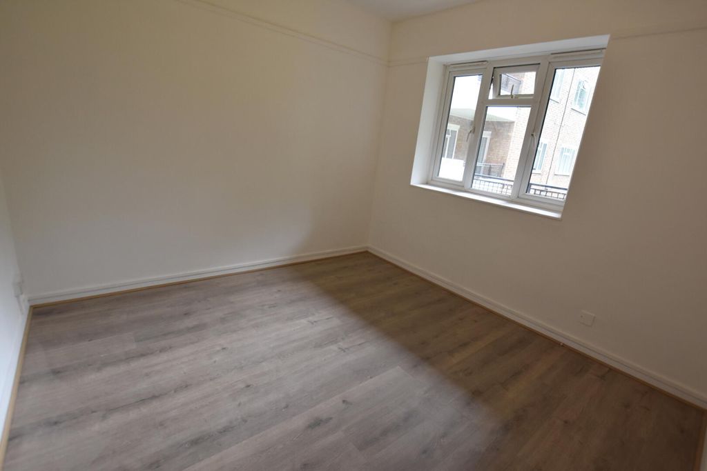 Property photo 3 of 9 Bedroom