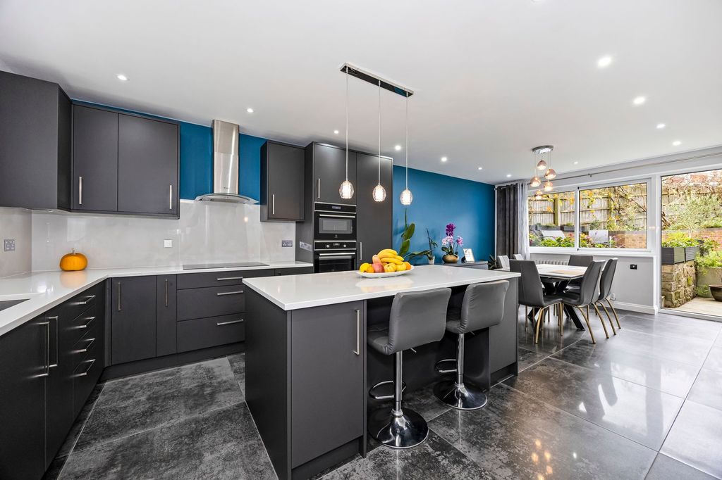 Property photo 1 of 41