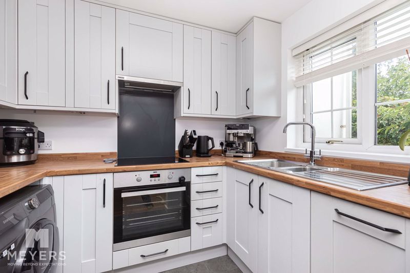 Property photo 2 of 13 Photo 12