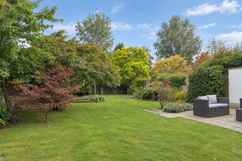 Property photo 2 of 16 Garden