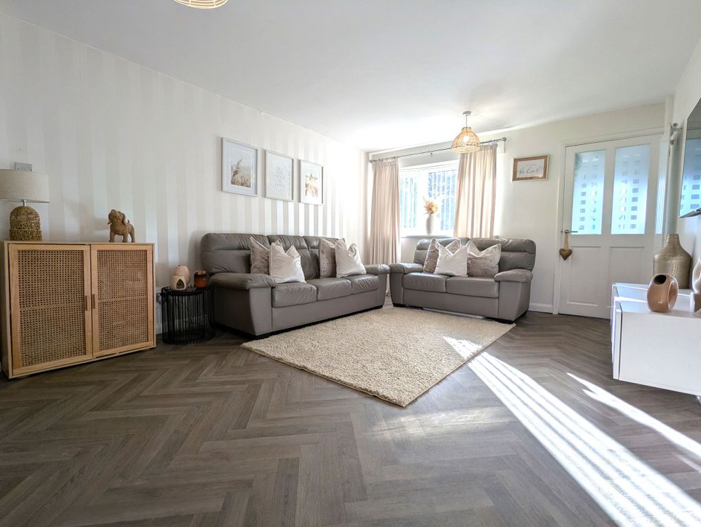 Property photo 2 of 13 Photograph 2