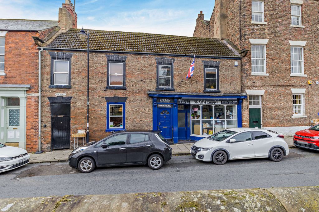 Property photo 3 of 28 8663285-Exterior06-800