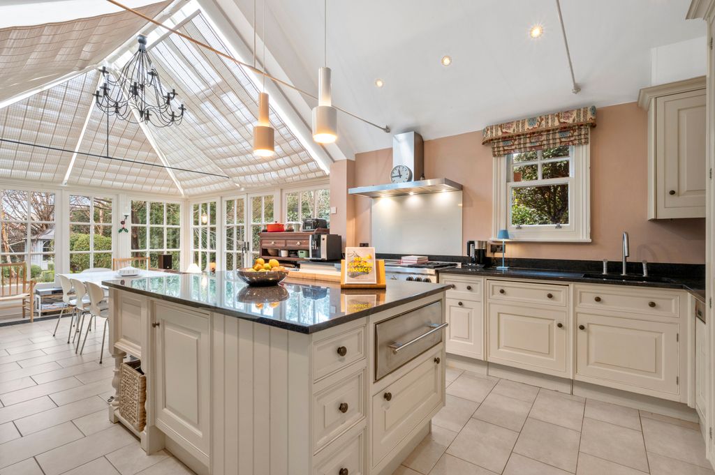 Property photo 2 of 25 Picture No. 08