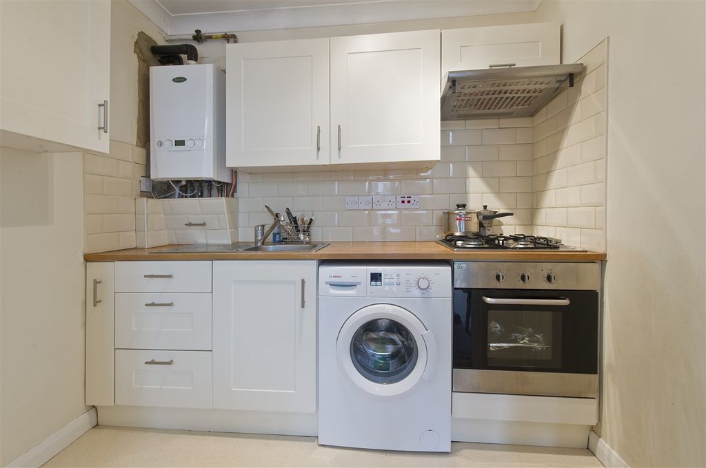 Property photo 3 of 6 Kitchen