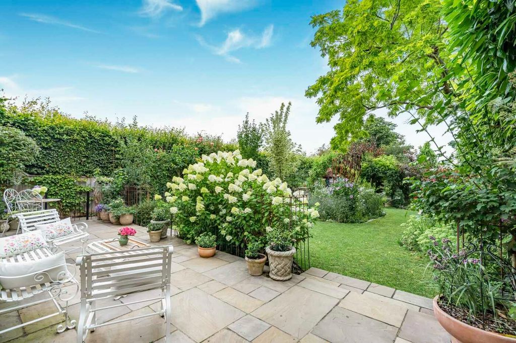Property photo 3 of 33