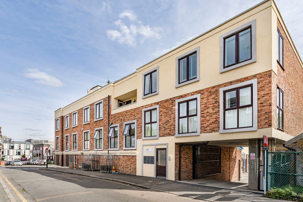 Property photo 1 of 20 Exterior