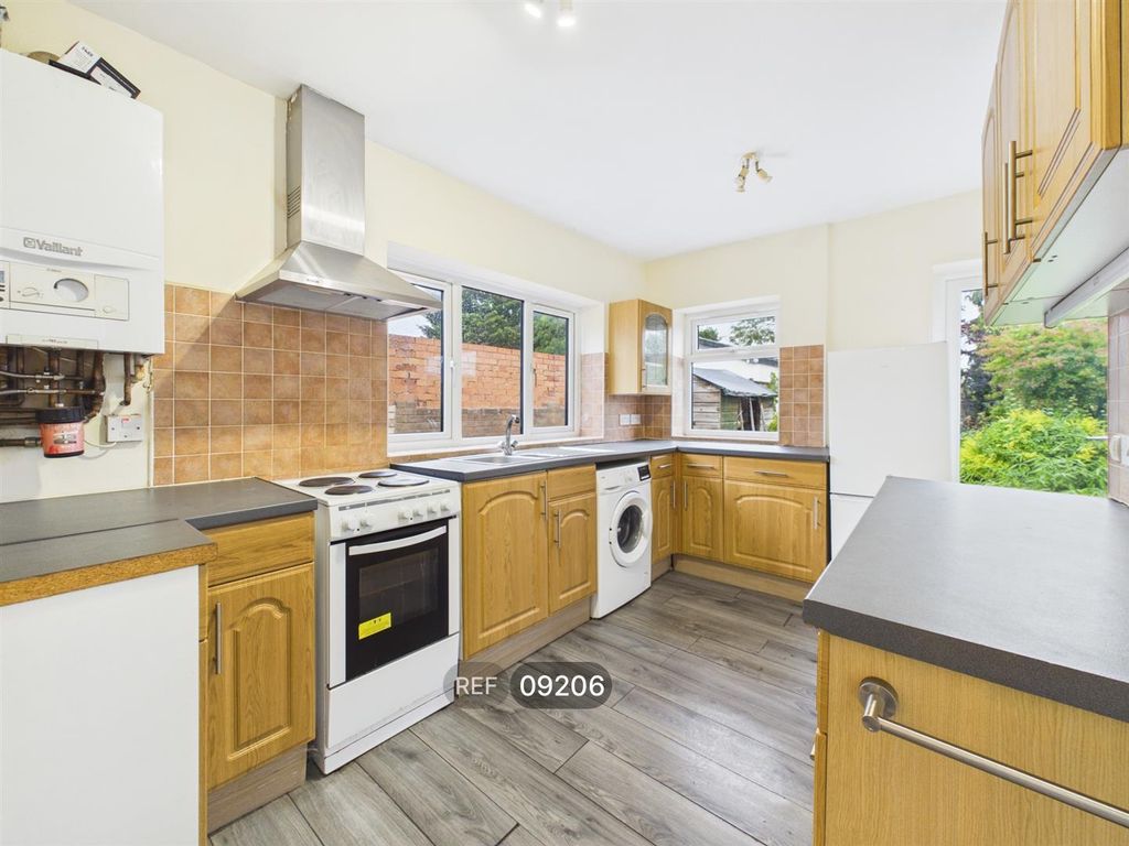 Property photo 3 of 9 Kitchen