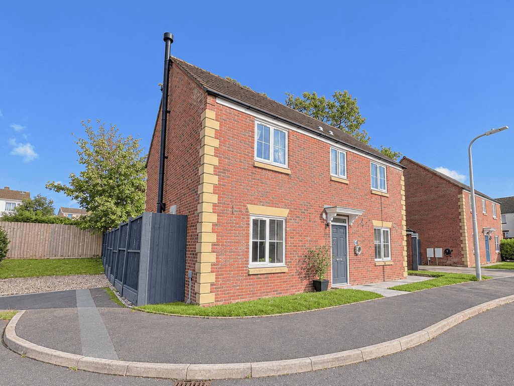 Property photo 1 of 32