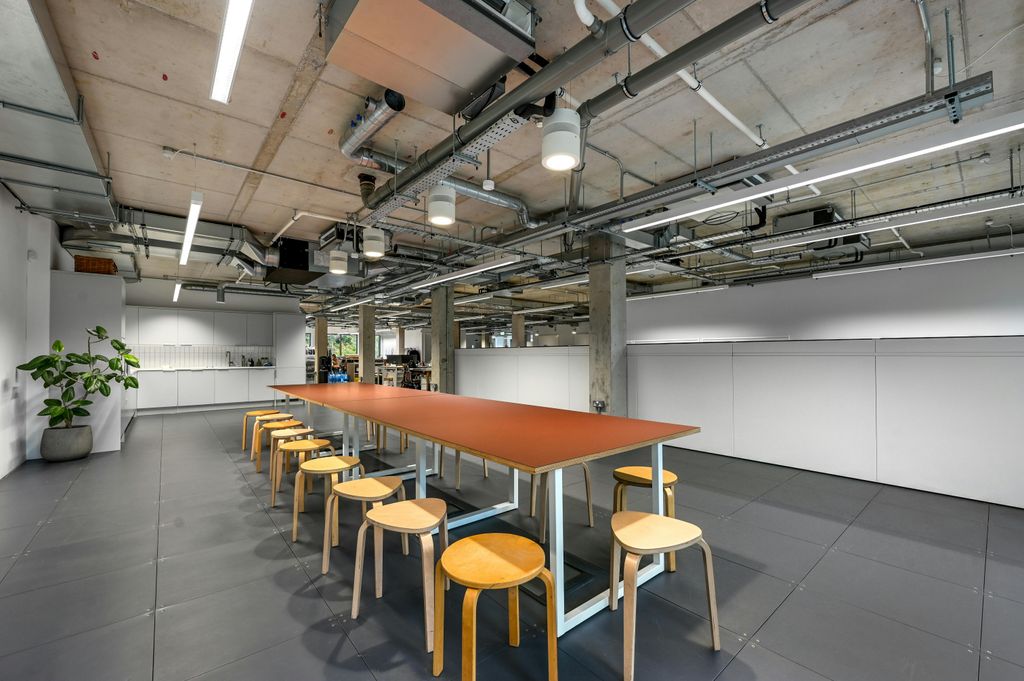 Property photo 2 of 10 Olbcff7Helmsleyplace7.Jpg